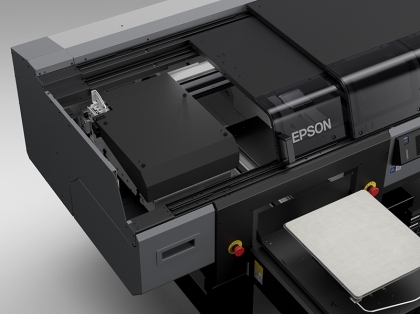 Epson SureColor SC-F3000 високопроизводителен принтер за директен печат върху светли и тъмни тениски с бяло мастило