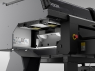 Epson SureColor SC-F3000 високопроизводителен принтер за директен печат върху светли и тъмни тениски с бяло мастило